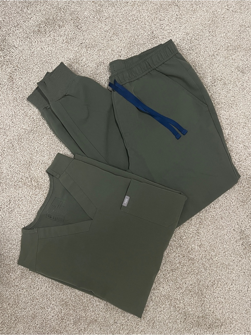 Figs Olive Green Men’s Scrubs Set Size Medium